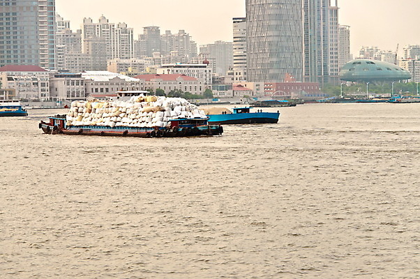 포토 JPG 해외이미지 산업 사람없음 물 강 갈색 환경 중국 재활용 화물 도시 보트 상하이 쓰레기 함선 낭비 생태학 스모그 해외202004 해외포토 자연요소 교육 아시아 컬러 컨셉 배_교통 운송업 친환경 파일형식 이미지허브