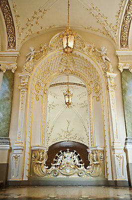 포토 JPG 해외이미지 디자인 문화 가구 건축양식 주택 실내 미술 사람 사람없음 내부 장식 빛 반사 궁전 거울 방 흰색 기둥 화려 복도 역사 황금 고급 우아함 샹들리에 대리석 귀족 르네상스 바로크 우크라이나 스타일 해외202004 해외포토 건축 유럽 컬러 생활용품 컨셉 고건축 재료 문화예술 조명 건물 파일형식 이미지허브