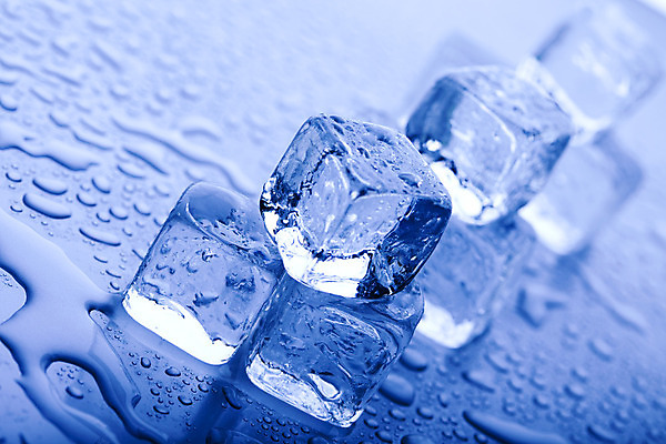 포토 JPG 해외이미지 음료 사람없음 파란색 얼음 블록 투명 액체 시원함 크리스탈 큐브 정사각형 고체 해외202004 해외포토 자연요소 도형 컬러 광석 파일형식 이미지허브