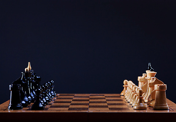 포토 JPG 해외이미지 모양 스포츠 조각 표면 사람없음 목재 검은색 경쟁 줄무늬 도전 게임 흰색 체스말 체스 계획 대표 왕 라이벌 정사각형 여왕 사기꾼 줄서기 지능 해외202004 해외포토 도형 나무 컬러 컨셉 무늬 재료 모션 놀이 말_게임 파일형식 이미지허브