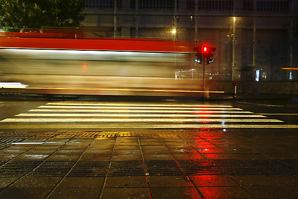 포토 JPG 해외이미지 유럽 도로 길 여행 이동 교통시설 모션 자동차 추상 거리 버스 사람없음 빛 황혼 운전 도시 시간 고속도로 보행자 도심 승차 야간 저녁 잼 사인 속도 바쁨 장면 짐차 타운 모터 방법 블러 자동 통근 해외202004 해외포토 자연요소 나라 육상교통 교통 컨셉 무늬 대중교통 일몰 소스_음식 시설 출근 파일형식 이미지허브