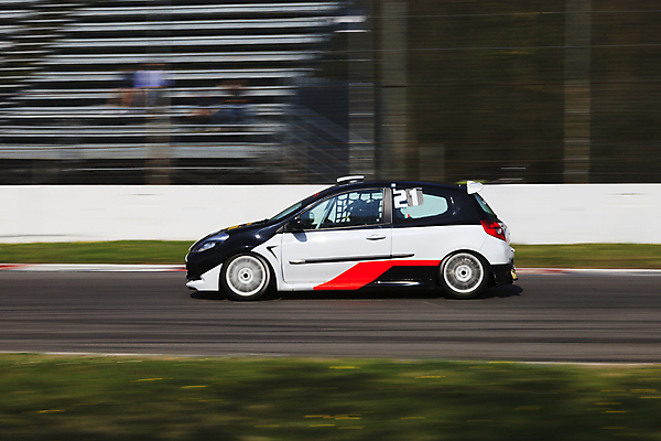 포토 JPG 해외이미지 도로 스포츠 교통시설 자동차 사람없음 빨간색 힘 경쟁 이탈리아 공연 운전 레이싱 바퀴 속도 순환 타이어 스타일 해외202004 해외포토 유럽 길 육상교통 컬러 교통 컨셉 모션 이벤트 시합 시설 파일형식 이미지허브