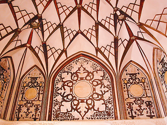 포토 JPG 해외이미지 전통 외관 벽 건축양식 창문 유리 벽돌 주택 3 미술 사람없음 야외 건물 목재 장식 갈색 화려 역사 천장 아치 직사각형 고딕 석고 옛날 이란 스타일 해외202004 해외포토 도형 나무 건축물 건축 컬러 컨셉 재료 중동 재질 문화예술 파일형식 이미지허브