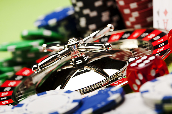 포토 JPG 해외이미지 실내 근접촬영 사람없음 아웃포커스 포커칩 도박 카지노 주사위 룰렛 겜블 초록배경 해외202004 해외포토 뷰포인트 백그라운드 촬영기법 내부 초록색 게임 포커 파일형식 이미지허브