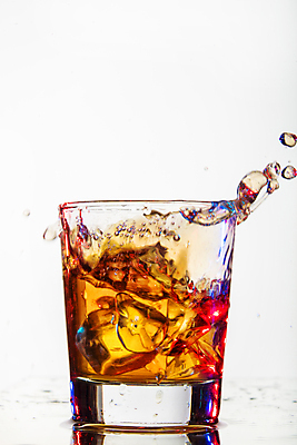 포토 JPG 해외이미지 음료 사람없음 얼음 투명 액체 시원함 크리스탈 큐브 스플래쉬 해외202004 해외포토 자연요소 광석 파일형식 이미지허브