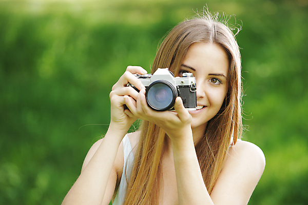 포토 JPG 해외이미지 스튜디오촬영 긴머리 손 응시 여자 청소년 창조 한명 취미 야외 초록색 카메라 사진촬영 추위 수확 잡기 기자 사진사 호기심 바쁨 카피스페이스 해외202004 해외포토 직업 1 헤어스타일 시선 감정 컬러 컨셉 농업 모션 실내 사람 신체부위 전자제품 촬영 공백 작가 파일형식 이미지허브
