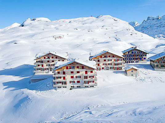 포토 JPG 해외이미지 나무 구름 라이프스타일 유럽 지구 여행 겨울 자연 하늘 스키 산 그림자 풍경 사람없음 야외 파란색 태양 평화 맑음 얼음 추위 흰색 황무지 고급 숲 크리스탈 가루 스위스 서리 알프스 썰매 썰매타기 전나무 절정 파라다이스 눈내림 해외202004 해외포토 자연요소 식물 계절 나라 컬러 컨셉 날씨 겨울스포츠 눈_날씨 생활 전통놀이 광석 생태계 파일형식 이미지허브