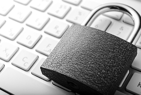 포토 JPG 해외이미지 인터넷 비즈니스 통신 열쇠 자물쇠 경비 안전 사람없음 노트북 컴퓨터 사무실 금속 자료 웹 장비 정보 키보드 오픈 네트워크 바이러스 암호 보호 비밀 오브젝트 시작 잠금 보안 시스템 해킹 해커 인터넷주소 사생활 스팸 제어 철강 해외202004 해외포토 컨셉 재질 전자제품 범죄 파일형식 이미지허브