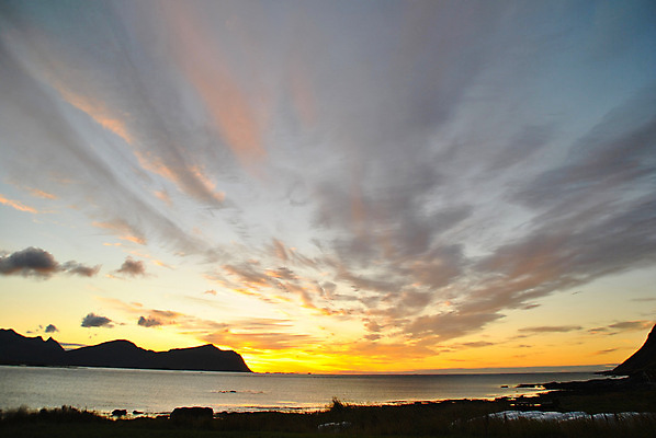 포토 JPG 해외이미지 하늘 전등 노르웨이 해변 사람없음 물 빛 햇빛 일몰 해외202004 해외포토 자연요소 유럽 바다 조명 태양 노을 파일형식 이미지허브
