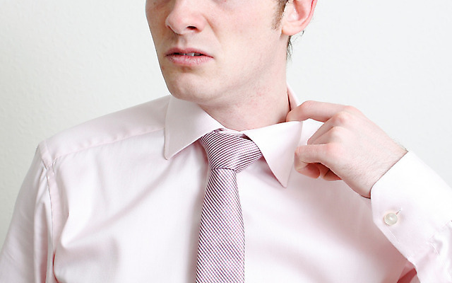 포토 JPG 해외이미지 비즈니스 넥타이 한명 상반신 앞모습 흰색 잡기 비즈니스맨 당기기 성인남자한명만 해외202004 해외포토 1 잡화 남자 뷰포인트 컬러 모션 사람 직장인 남자한명만 성인남자만 파일형식 이미지허브
