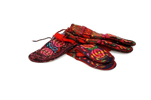 포토 JPG 해외이미지 전통 옷 백그라운드 겨울 패턴 양말 따뜻함 사람없음 컬러풀 쌓기 흰색 시골 직물 쌍 실 빨래 큼 6 오브젝트 스타킹 짜임 흙더미 양모 고립 구식 민화 접기 핸드메이드 해외202004 해외포토 계절 컬러 가사 무늬 모션 숫자 흙 크기 그림 파일형식 더미 이미지허브