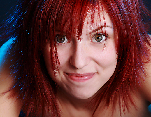 포토 JPG 해외이미지 백인 여자 한명 사람 빨간색 흰색 싱글 해외202004 해외포토 서양인 1 컬러 파일형식 이미지허브