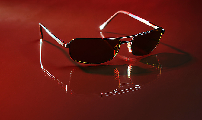 포토 JPG 해외이미지 안경 사람없음 빨간색 선글라스 반사 유행 검은색 어둠 우아함 보호 오브젝트 싱글 시력 스타일 해외202004 해외포토 잡화 컬러 컨셉 파일형식 이미지허브