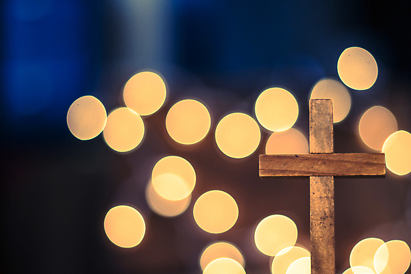 포토 JPG 해외이미지 기독교 종교 백그라운드 십자가 전등 사람없음 목재 교회 기도 예수 소프트포커스 보케 신성 단아함 숭배 신앙심 해외202004 해외포토 나무 재료 종교건축 조명 촬영기법 건물 신_종교 파일형식 이미지허브