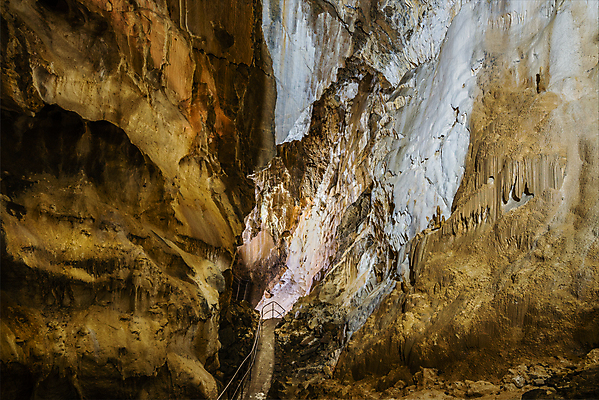 포토 JPG 해외이미지 길 벽 자연 실내 그림자 사람없음 내부 빛 갈색 어둠 침묵 젖음 시험 탐험 바위 기둥 복도 동굴 미술관 묘사 통로 질감 안심 지하 내추럴 깊이 땅바닥 슬로바키아 종유석 지질학 철책 해외202004 해외포토 교육 건축 유럽 컬러 바닥 육류 소리 돌_바위 생태계 파일형식 이미지허브