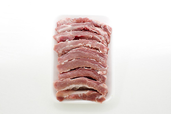 포토 JPG 해외이미지 동물 문화 조각 백그라운드 재료 부분 뼈 육류 요리 사람없음 빨간색 기댐 신선 돼지 맛 수프 자르기 허브 묘사 질감 날것 갈비뼈 덩어리 단백질 생식 정육점 줄서기 해외202004 해외포토 식물 컬러 컨셉 식재료 포유류 모션 상점 영양소 파일형식 이미지허브