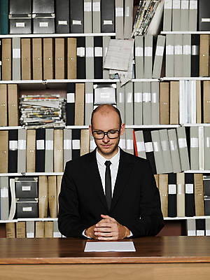 포토 JPG 해외이미지 직업 안경 비즈니스 청소년 넥타이 한명 사람 성인 컴퓨터 사무실 갈색 침묵 방 표현 업무 비즈니스맨 작업장 심볼 책상 폴더 바인더 멍청이 해외202004 해외포토 1 잡화 남자 산업 컬러 가구 전자제품 사무용품 소리 작업 직장인 파일 파일형식 이미지허브