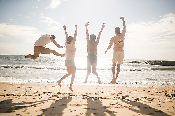 포토 JPG 주간 전신 구름 여자 남자 바다 하늘 그림자 사람 여러명 20대 해변 야외 뒷모습 여름 30대 친구 여름휴가 바캉스 점프 한국인 태안 성인만 국내포토 자연요소 계절 뷰포인트 다수 관계 모션 휴가 동양인 청년 장년 충청남도 파일형식 여름_계절