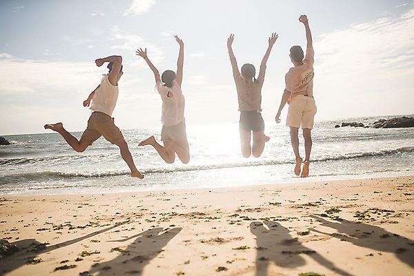포토 JPG 주간 전신 구름 여자 남자 바다 하늘 그림자 사람 여러명 20대 해변 야외 뒷모습 여름 30대 친구 여름휴가 바캉스 점프 한국인 태안 성인만 국내포토 자연요소 계절 뷰포인트 다수 관계 모션 휴가 동양인 청년 장년 충청남도 파일형식 여름_계절