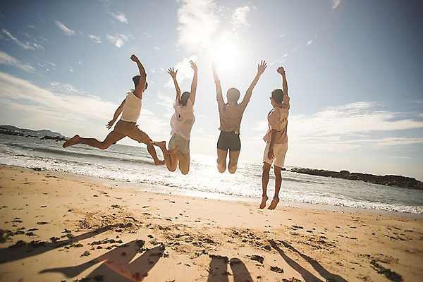 포토 JPG 주간 전신 구름 여자 남자 바다 하늘 그림자 사람 여러명 20대 해변 야외 앞모습 뒷모습 여름 30대 친구 여름휴가 바캉스 모래사장 손들기 점프 한국인 즐거움 태안 성인만 국내포토 자연요소 계절 감정 뷰포인트 다수 관계 모션 휴가 동양인 청년 장년 충청남도 파일형식 여름_계절