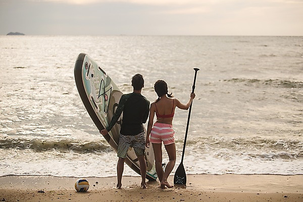 포토 JPG 주간 전신 커플 응시 여자 남자 바다 서기 들기 사람 20대 야외 두명 뒷모습 여름 30대 여름휴가 바캉스 한국인 배구공 태안 성인만 패들보드 국내포토 자연요소 시선 계절 스포츠용품 뷰포인트 공 관계 모션 휴가 동양인 청년 장년 서핑 충청남도 배구 파일형식 여름_계절
