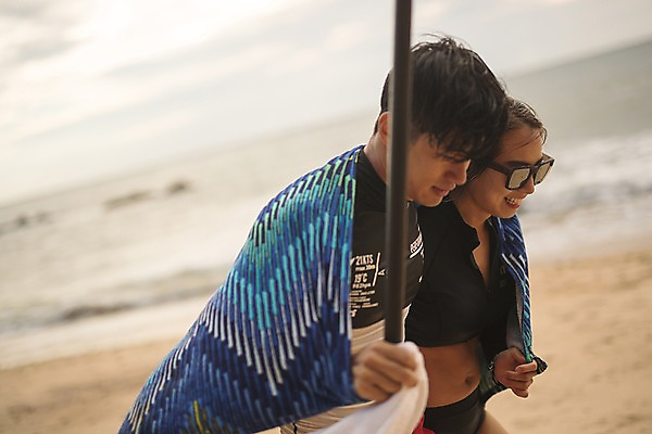 포토 JPG 주간 커플 여자 남자 바다 사람 상반신 20대 해변 야외 두명 옆모습 여름 여름휴가 바캉스 수건 걷기 한국인 태안 성인만 패들보드 국내포토 자연요소 계절 뷰포인트 관계 모션 휴가 동양인 청년 위생용품 서핑 충청남도 파일형식 여름_계절 생활용품 인종 성인 수상스포츠 충청도 스포츠 한국 오브젝트 아시아 나라