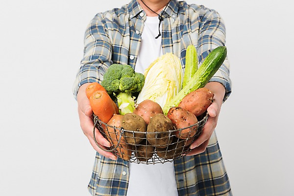 포토 JPG 스튜디오촬영 할아버지 남자 채소 실내 한명 사람 근접촬영 상반신 앞모습 농작물 바구니 농사 한국인 농부 귀농 70대 노인남자한명만 소상공인 국내포토 직업 1 노년 뷰포인트 농업 동양인 내부 경제 상인 남자한명만 노인남자만 파일형식