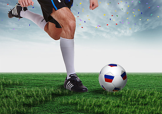 PSD 편집이미지 남자 축구공 한명 사람 잔디 성인 신체부위 하반신 러시아 축구화 2018년 러시아국기 월드싸커 이미지편집 식물 1 유럽 스포츠 운동화 공 축구용품 국기 연도 파일형식