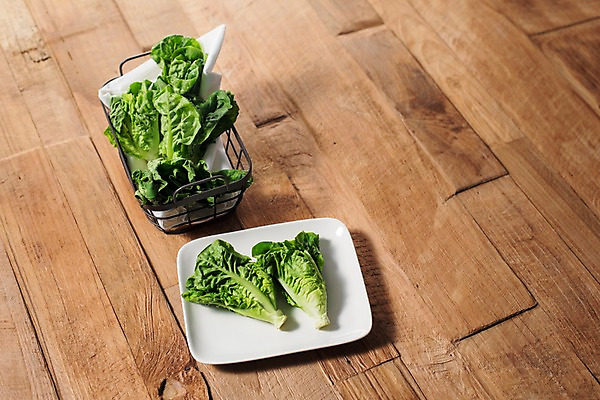 포토 JPG 스튜디오촬영 그릇 잎 채소 식재료 실내 사람없음 농작물 여러개 신선 쌈채소 미니코스 나무배경 국내포토 식물 식기 다수 백그라운드 농업 내부 파일형식