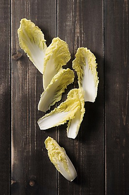 포토 JPG 스튜디오촬영 잎 채소 식재료 실내 사람없음 농작물 여러개 신선 배추 쌈채소 쌈배추 나무배경 국내포토 식물 다수 백그라운드 농업 내부 파일형식