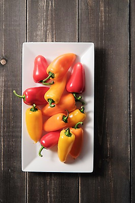 포토 JPG 스튜디오촬영 그릇 채소 식재료 파프리카 실내 사람없음 농작물 여러개 신선 나무배경 국내포토 식기 다수 백그라운드 농업 내부 파일형식