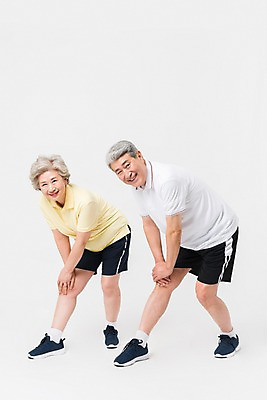 포토 JPG 스튜디오촬영 전신 여자 남자 실내 건강 미소 사람 두명 앞모습 운동복 운동 건강관리 노부부 한국인 60대 70대 맨손체조 노인만 국내포토 부부 옷 노년 뷰포인트 표정 관리 동양인 내부 체조 성인만 파일형식