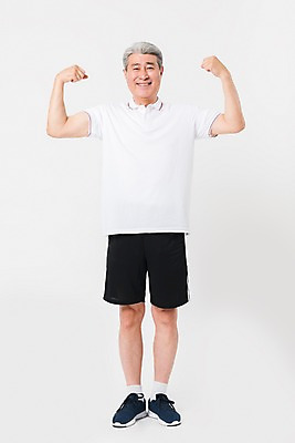 포토 JPG 스튜디오촬영 전신 남자 건강 한명 미소 사람 앞모습 운동복 운동 손들기 건강관리 한국인 70대 팔근육 노인남자한명만 국내포토 1 옷 노년 뷰포인트 모션 근육 실내 표정 관리 동양인 남자한명만 노인남자만 파일형식