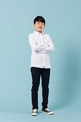포토 JPG 스튜디오촬영 전신 학생 응시 남자 남학생 모션 청소년 실내 한명 서기 미소 사람 앞모습 10대 캐주얼 팔짱 한국인 십대남자한명만 남중생 국내포토 1 시선 옷 뷰포인트 중학생 표정 동양인 내부 남자한명만 십대남자만 파일형식