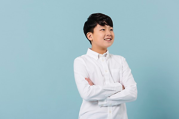 포토 JPG 스튜디오촬영 학생 응시 남자 남학생 모션 청소년 실내 한명 미소 사람 상반신 앞모습 10대 캐주얼 팔짱 한국인 십대남자한명만 남중생 국내포토 1 시선 옷 뷰포인트 중학생 표정 동양인 내부 남자한명만 십대남자만 파일형식