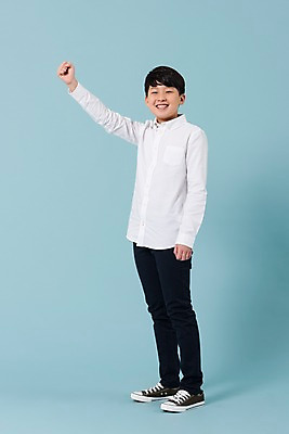 포토 JPG 스튜디오촬영 전신 학생 남자 남학생 모션 청소년 실내 한명 서기 미소 사람 손짓 옆모습 10대 캐주얼 손들기 한국인 십대남자한명만 남중생 국내포토 1 옷 뷰포인트 중학생 표정 동양인 내부 남자한명만 십대남자만 파일형식