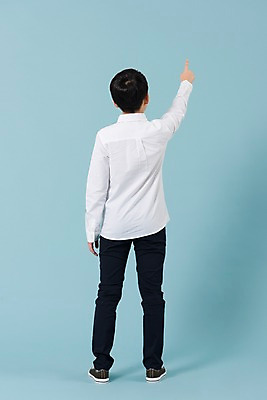 포토 JPG 스튜디오촬영 전신 학생 남자 남학생 손가락 모션 청소년 실내 한명 서기 사람 뒷모습 10대 캐주얼 한국인 가리킴 십대남자한명만 남중생 국내포토 1 손 옷 뷰포인트 중학생 동양인 손짓 내부 남자한명만 십대남자만 파일형식