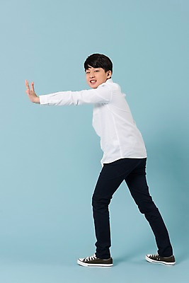 포토 JPG 스튜디오촬영 전신 학생 남자 남학생 모션 청소년 실내 한명 서기 미소 사람 손짓 옆모습 10대 캐주얼 한국인 밀기 십대남자한명만 남중생 국내포토 1 옷 뷰포인트 중학생 표정 동양인 내부 남자한명만 십대남자만 파일형식
