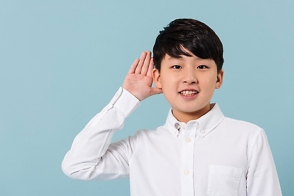 포토 JPG 스튜디오촬영 학생 남자 남학생 모션 청소년 실내 한명 미소 사람 손짓 상반신 앞모습 10대 캐주얼 듣기 한국인 십대남자한명만 남중생 국내포토 1 옷 뷰포인트 중학생 표정 동양인 내부 남자한명만 십대남자만 파일형식