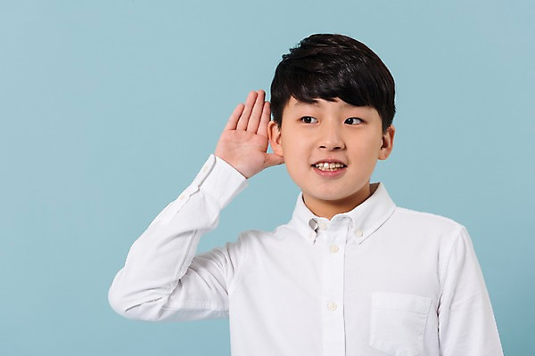 포토 JPG 스튜디오촬영 학생 남자 남학생 모션 청소년 실내 한명 사람 손짓 상반신 앞모습 10대 캐주얼 듣기 한국인 십대남자한명만 남중생 국내포토 1 옷 뷰포인트 중학생 동양인 내부 남자한명만 십대남자만 파일형식