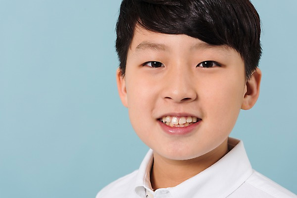 포토 JPG 스튜디오촬영 학생 남자 얼굴 남학생 모션 청소년 실내 한명 미소 사람 근접촬영 상반신 앞모습 10대 캐주얼 한국인 십대남자한명만 남중생 국내포토 1 옷 뷰포인트 중학생 표정 동양인 내부 신체부위 남자한명만 십대남자만 파일형식