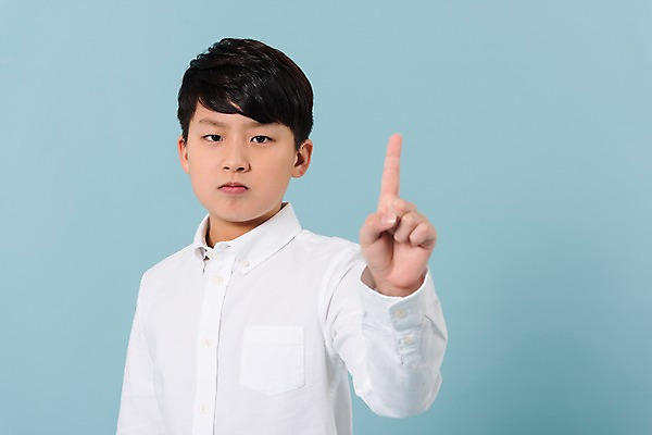 포토 JPG 스튜디오촬영 학생 남자 남학생 모션 청소년 실내 한명 사람 손짓 상반신 앞모습 10대 캐주얼 한국인 검지손가락 결심 십대남자한명만 남중생 국내포토 1 옷 뷰포인트 컨셉 손가락 중학생 동양인 내부 남자한명만 십대남자만 파일형식