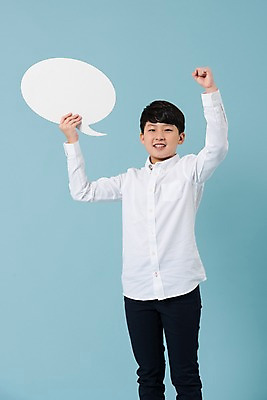 포토 JPG 스튜디오촬영 전신 학생 남자 남학생 말풍선 모션 청소년 실내 한명 서기 미소 들기 사람 손짓 앞모습 10대 캐주얼 파이팅 한국인 십대남자한명만 남중생 국내포토 1 옷 뷰포인트 중학생 표정 동양인 내부 남자한명만 십대남자만 파일형식