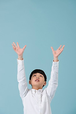 포토 JPG 스튜디오촬영 학생 응시 남자 남학생 모션 청소년 실내 한명 사람 손짓 상반신 앞모습 10대 캐주얼 손들기 한국인 올려보기 십대남자한명만 남중생 국내포토 1 시선 옷 뷰포인트 중학생 동양인 내부 남자한명만 십대남자만 파일형식