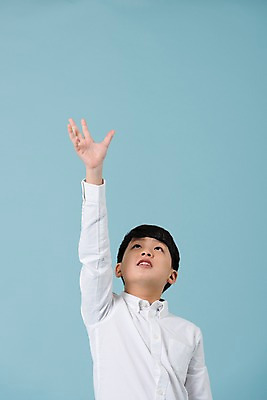 포토 JPG 스튜디오촬영 학생 응시 남자 남학생 모션 청소년 실내 한명 사람 손짓 상반신 앞모습 10대 캐주얼 손들기 한국인 올려보기 십대남자한명만 남중생 국내포토 1 시선 옷 뷰포인트 중학생 동양인 내부 남자한명만 십대남자만 파일형식