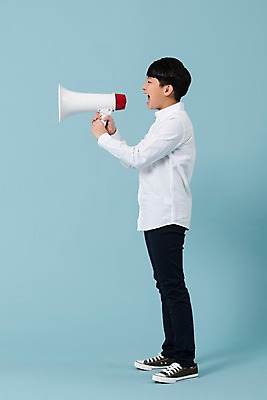 포토 JPG 스튜디오촬영 전신 학생 남자 남학생 모션 청소년 실내 한명 서기 들기 사람 옆모습 10대 캐주얼 확성기 외침 한국인 알림 십대남자한명만 남중생 국내포토 1 옷 뷰포인트 중학생 동양인 내부 소리 남자한명만 십대남자만 파일형식