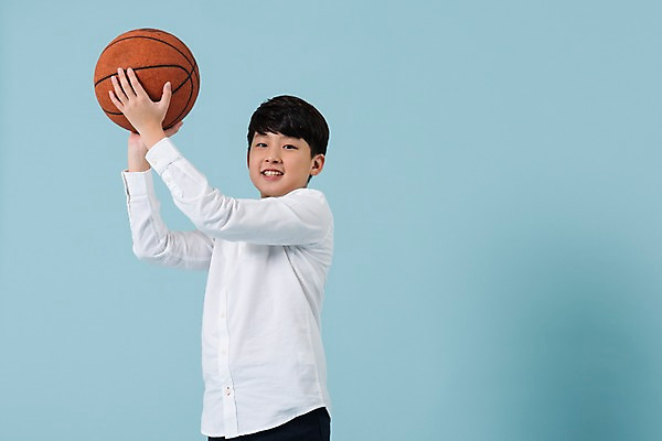 포토 JPG 스튜디오촬영 학생 남자 남학생 모션 청소년 농구 농구공 실내 한명 미소 들기 사람 상반신 옆모습 10대 캐주얼 한국인 십대남자한명만 남중생 국내포토 1 옷 뷰포인트 공 중학생 표정 동양인 내부 구기 남자한명만 십대남자만 파일형식