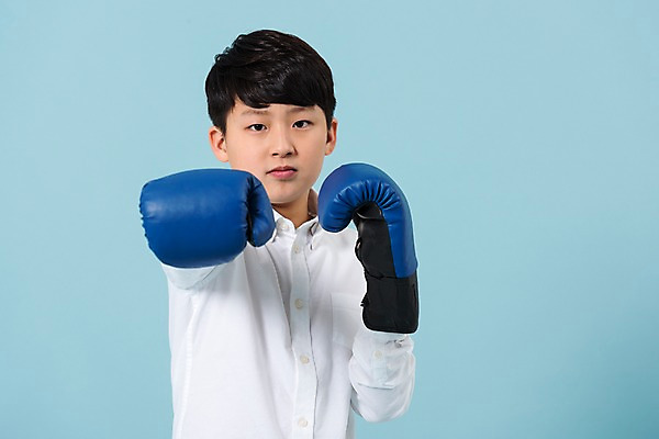 포토 JPG 스튜디오촬영 학생 응시 남자 남학생 포즈 모션 청소년 실내 한명 사람 상반신 앞모습 10대 캐주얼 권투 한국인 권투글러브 십대남자한명만 남중생 국내포토 1 시선 옷 뷰포인트 중학생 동양인 내부 격투기 글러브 남자한명만 십대남자만 파일형식