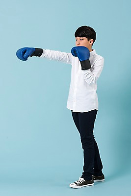 포토 JPG 스튜디오촬영 전신 학생 응시 남자 남학생 포즈 모션 청소년 실내 한명 서기 사람 옆모습 10대 캐주얼 권투 한국인 권투글러브 십대남자한명만 남중생 국내포토 1 시선 옷 뷰포인트 중학생 동양인 내부 격투기 글러브 남자한명만 십대남자만 파일형식