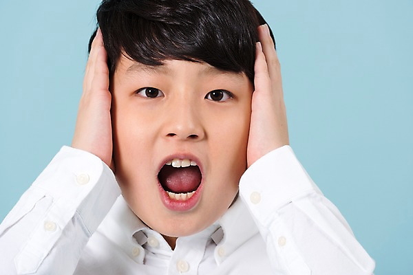 포토 JPG 스튜디오촬영 학생 남자 얼굴 남학생 모션 청소년 실내 입벌림 한명 사람 손짓 근접촬영 상반신 앞모습 10대 캐주얼 놀람 한국인 십대남자한명만 남중생 국내포토 1 옷 감정 뷰포인트 중학생 표정 동양인 내부 신체부위 남자한명만 십대남자만 파일형식